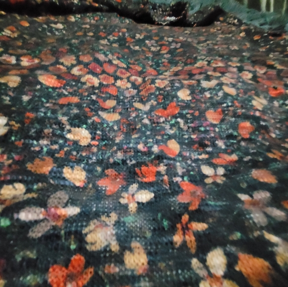 Mock neck floral blouse - Picture 3 of 3